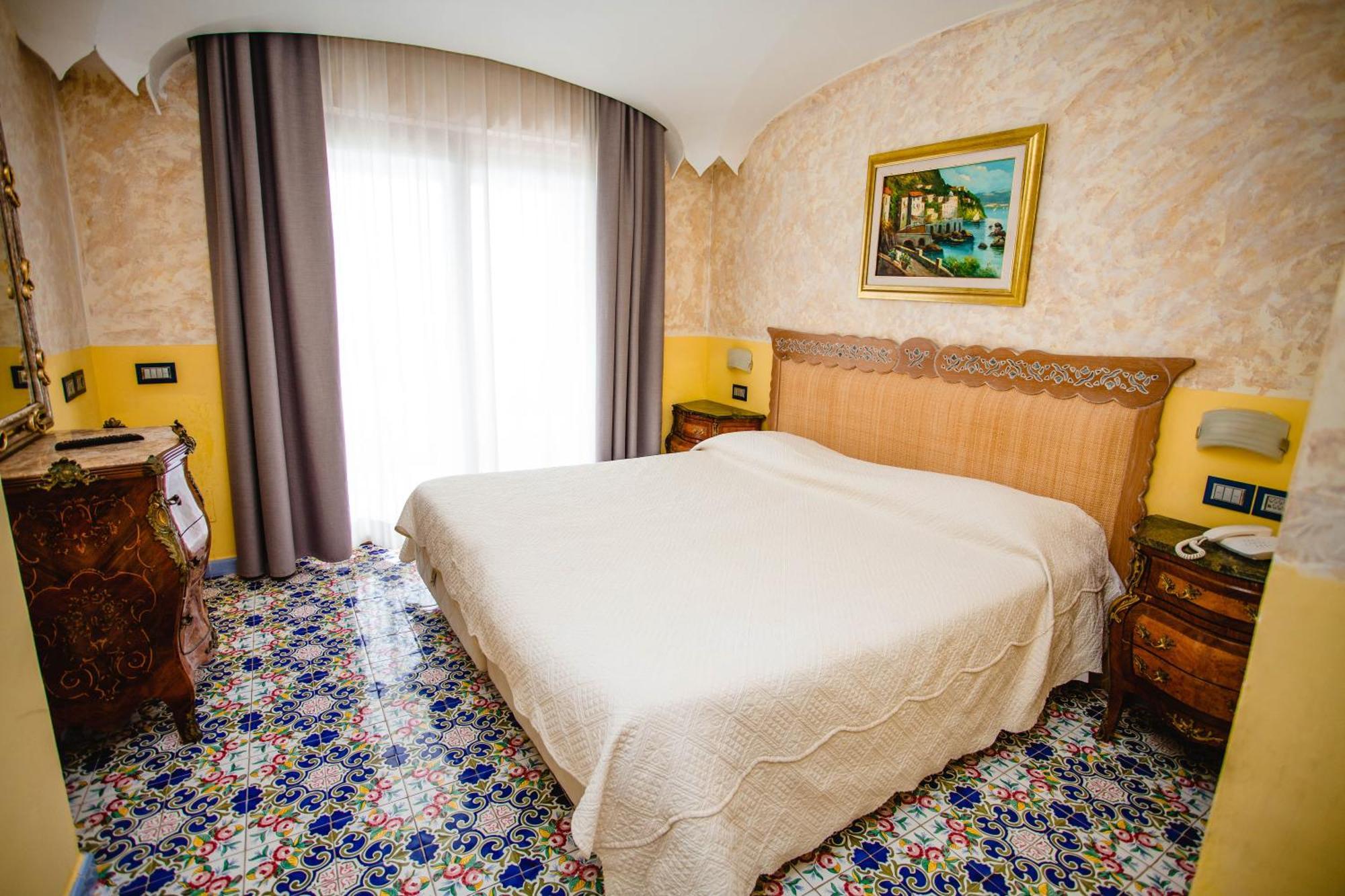 Strand Hotel Delfini Isquia Exterior foto