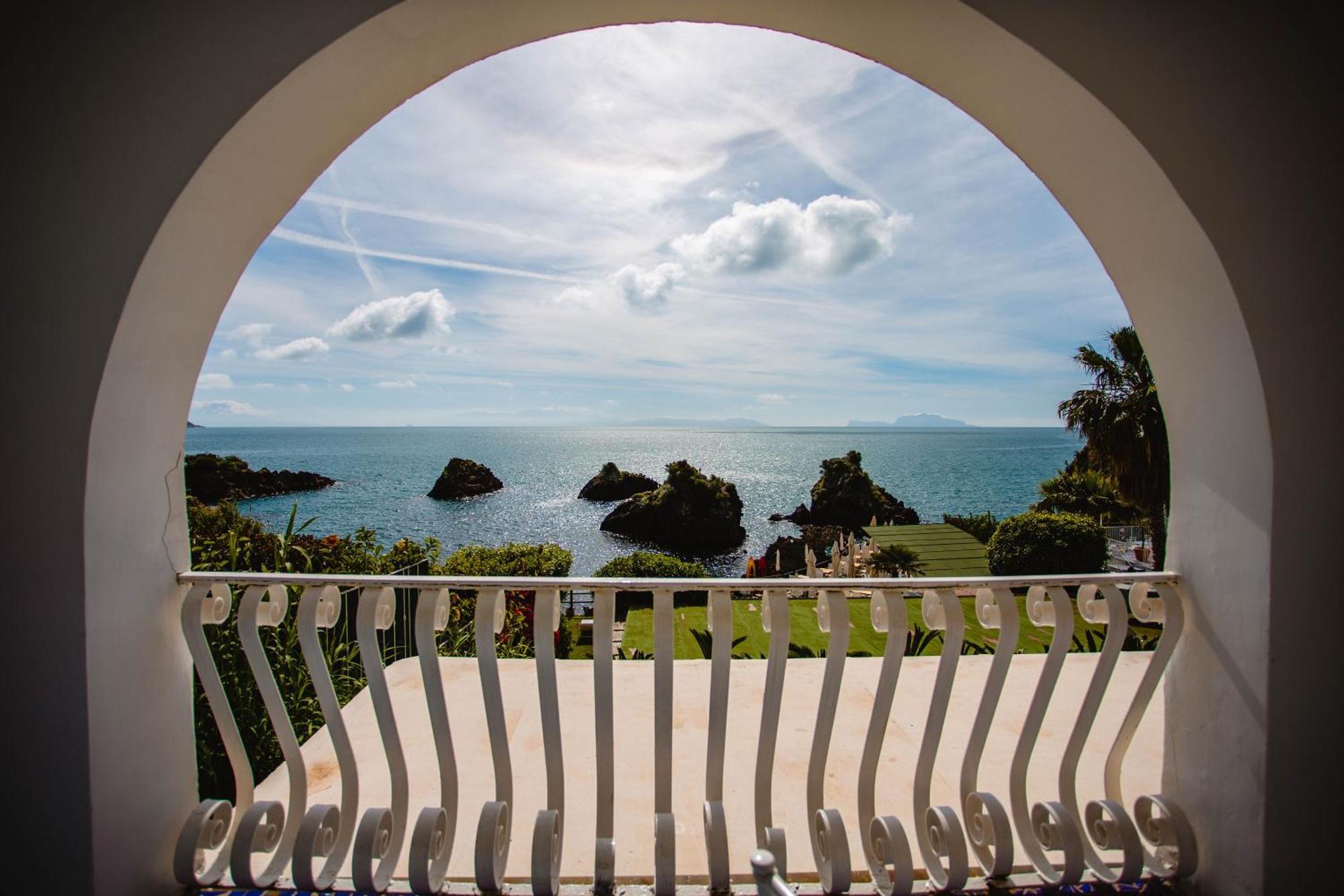 Strand Hotel Delfini Isquia Exterior foto