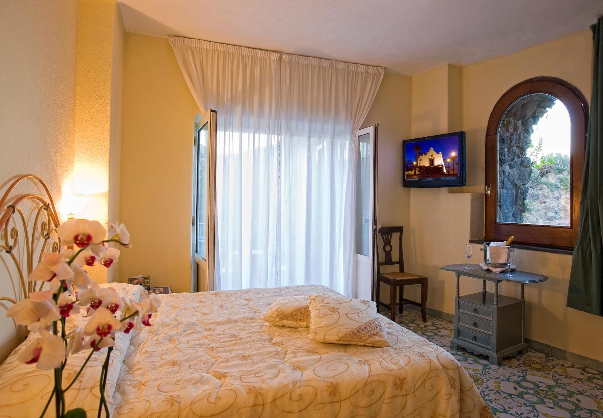 Strand Hotel Delfini Isquia Exterior foto