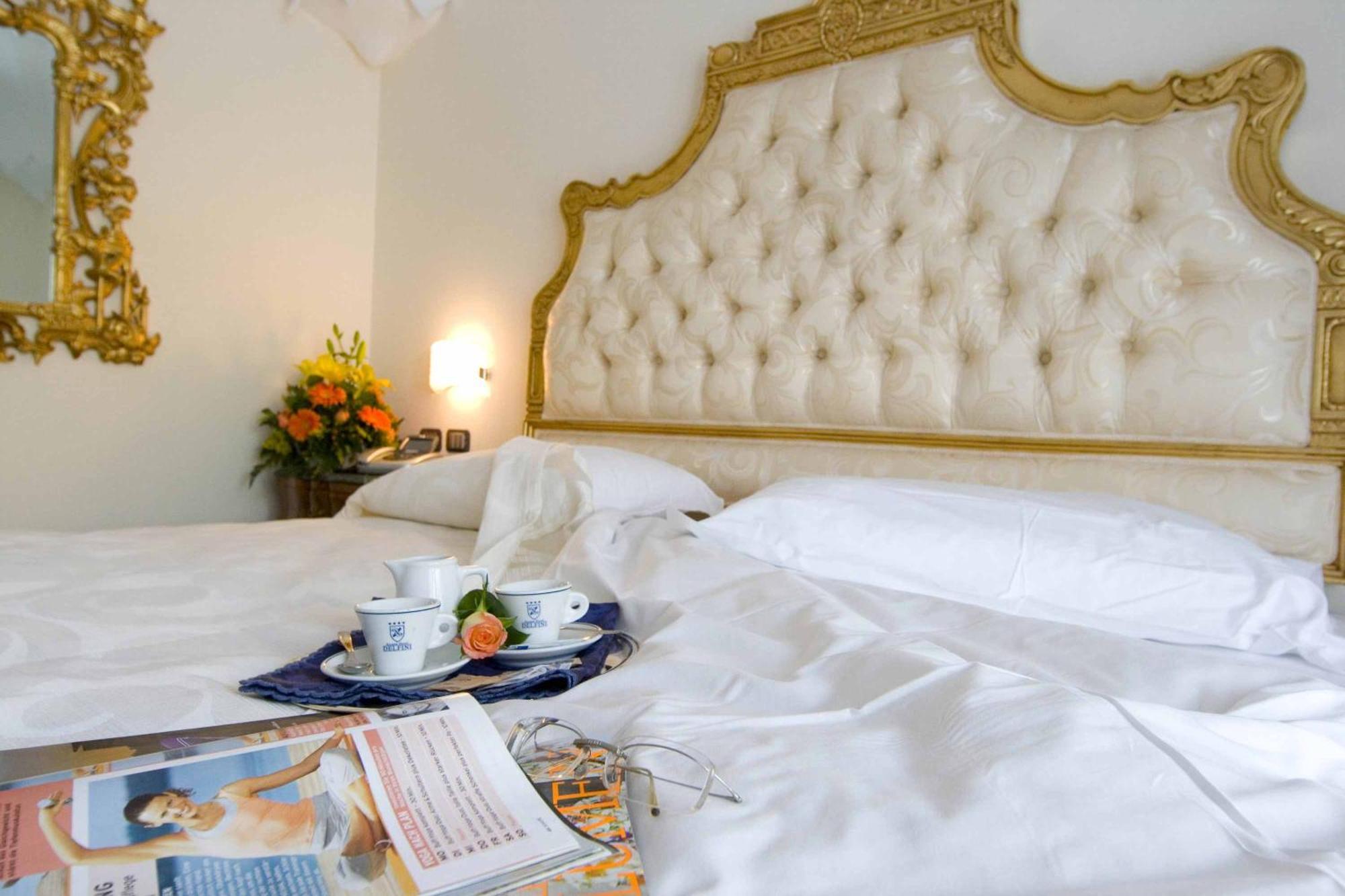 Strand Hotel Delfini Isquia Exterior foto