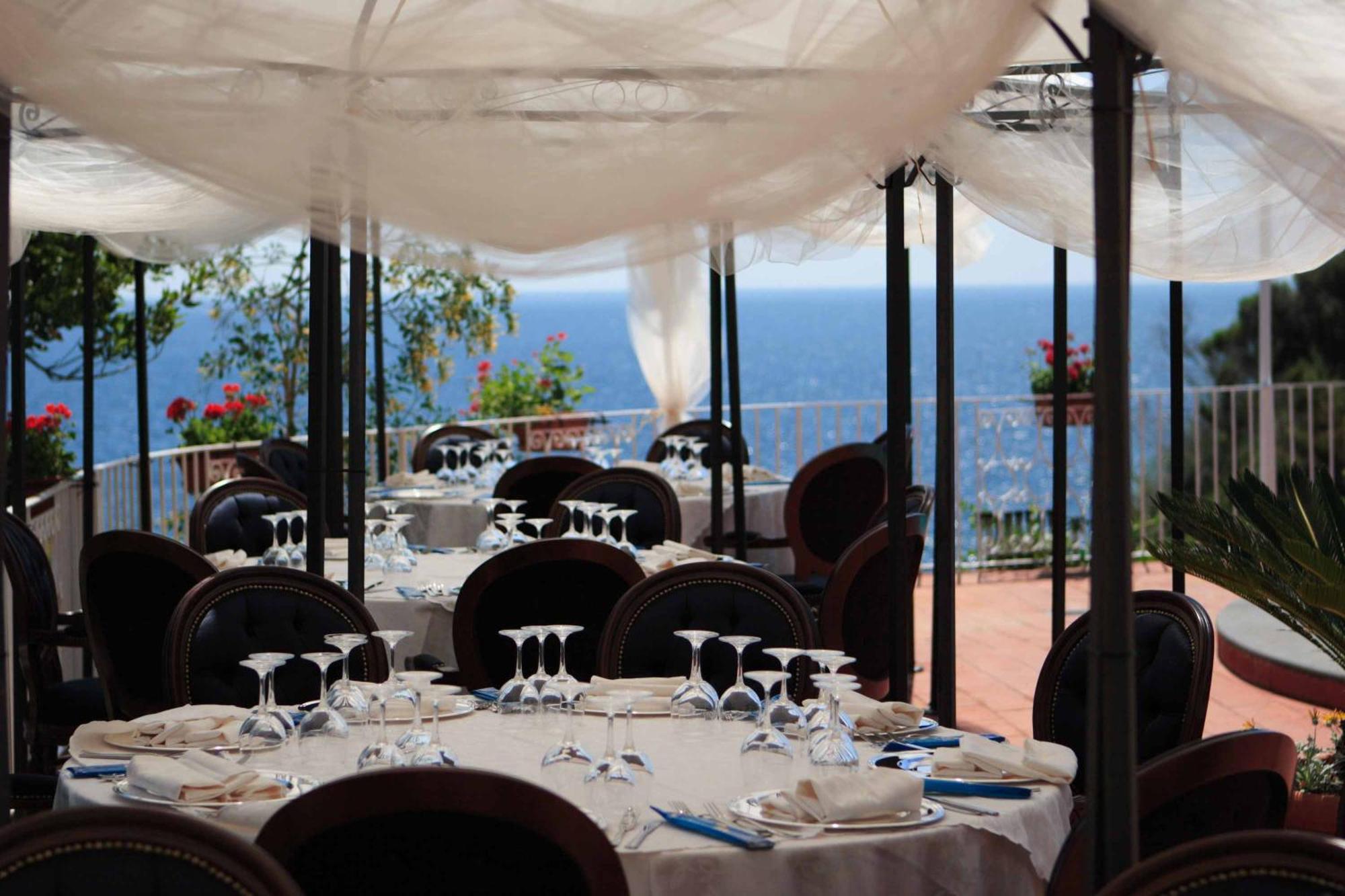 Strand Hotel Delfini Isquia Exterior foto