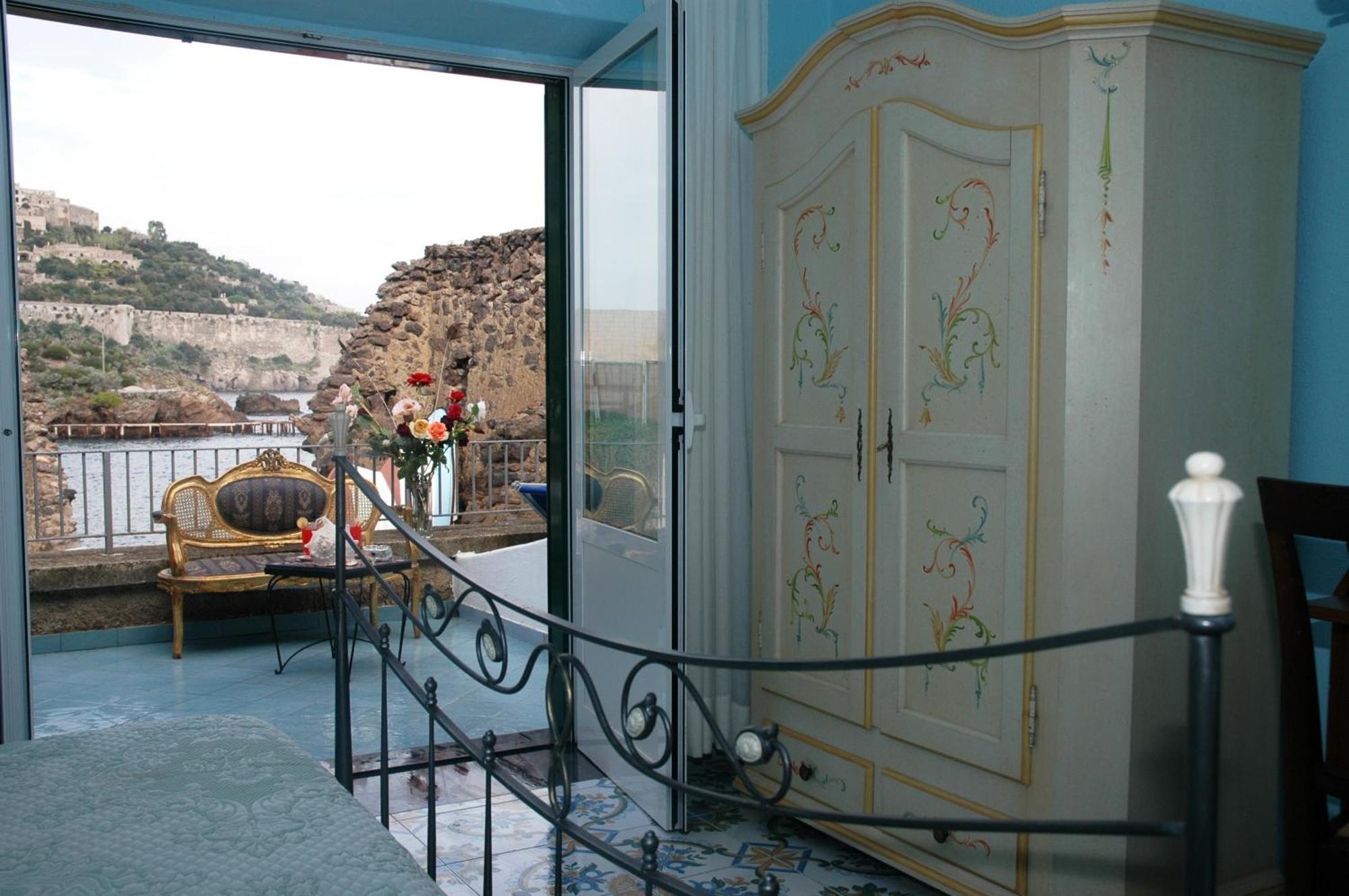 Strand Hotel Delfini Isquia Exterior foto