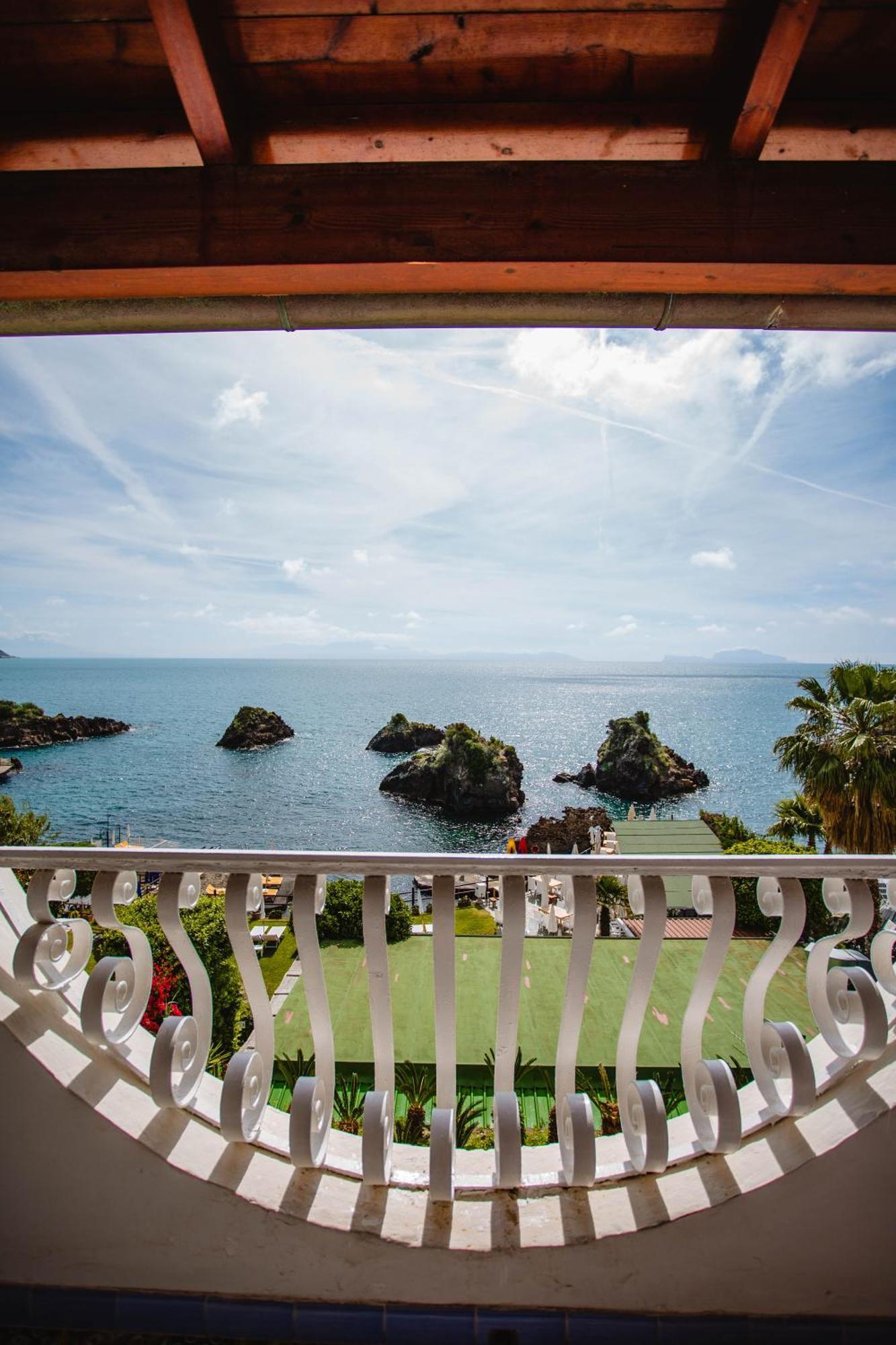 Strand Hotel Delfini Isquia Exterior foto