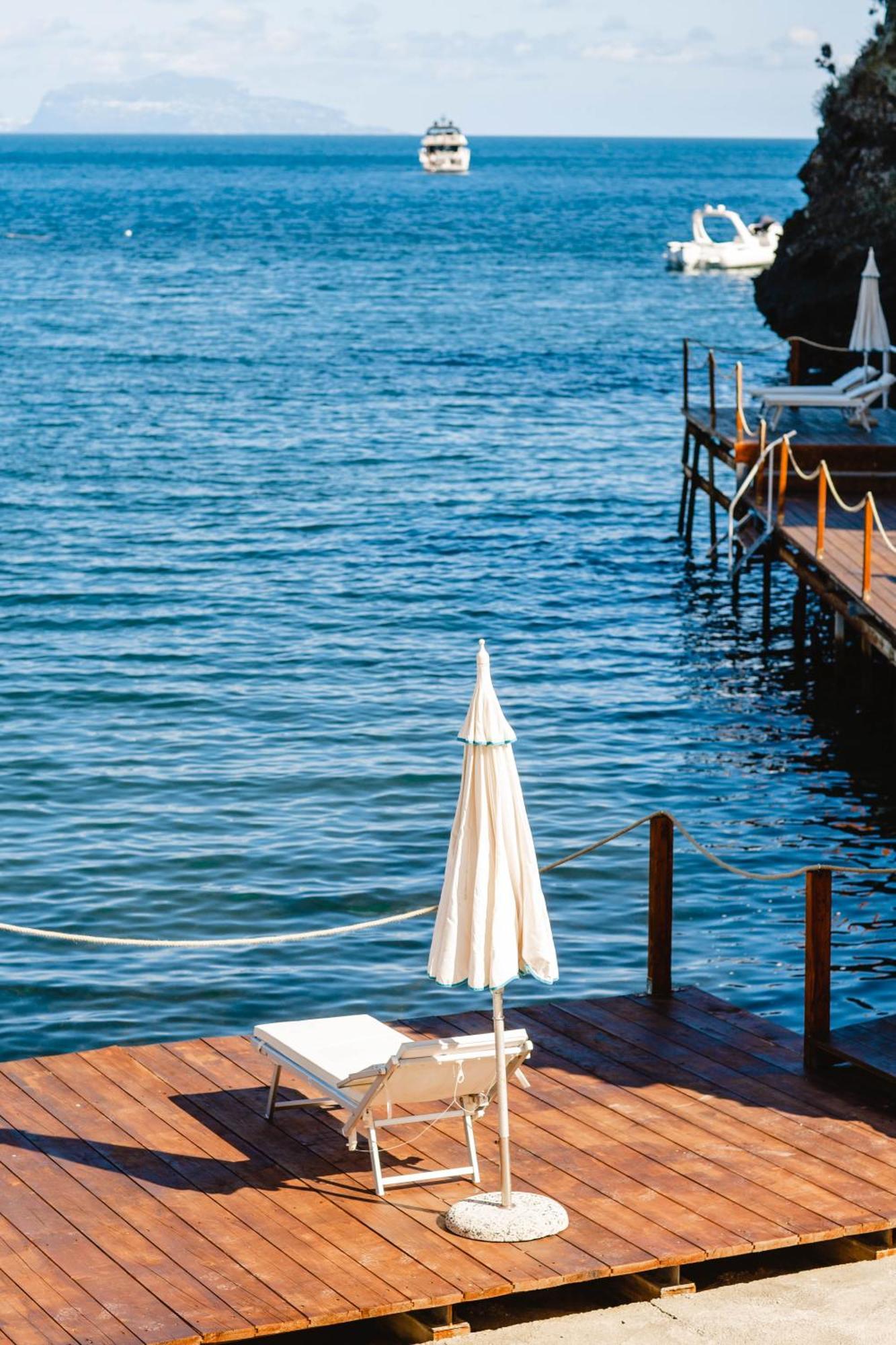 Strand Hotel Delfini Isquia Exterior foto