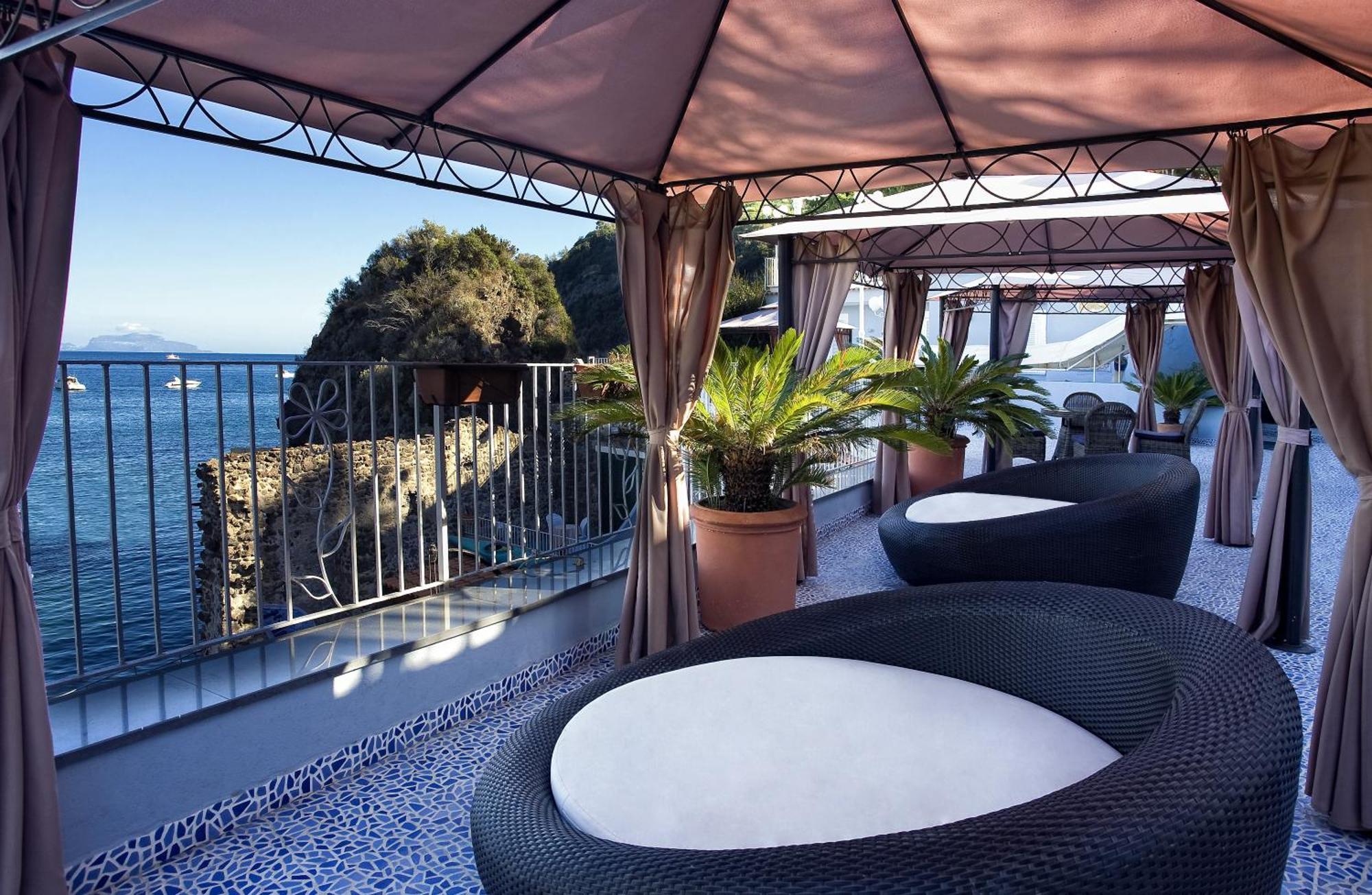 Strand Hotel Delfini Isquia Exterior foto