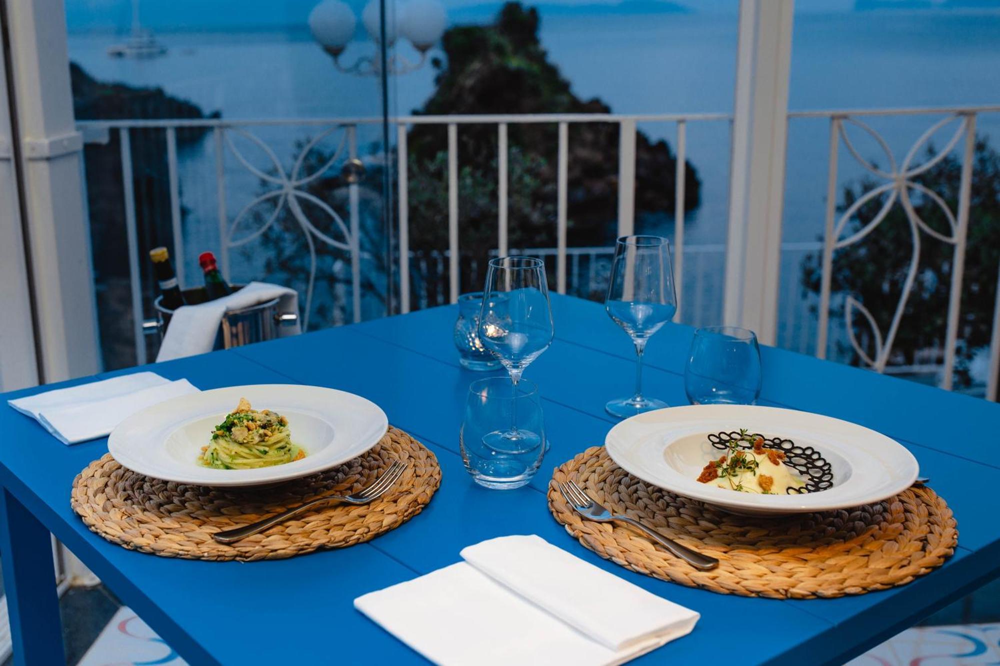 Strand Hotel Delfini Isquia Exterior foto